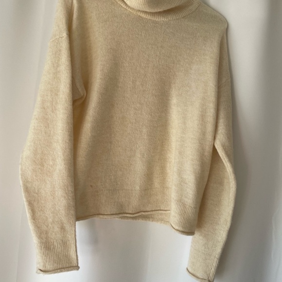 Vero Moda Cream Cowl Neck Sweater NWOT - Picture 3 of 4